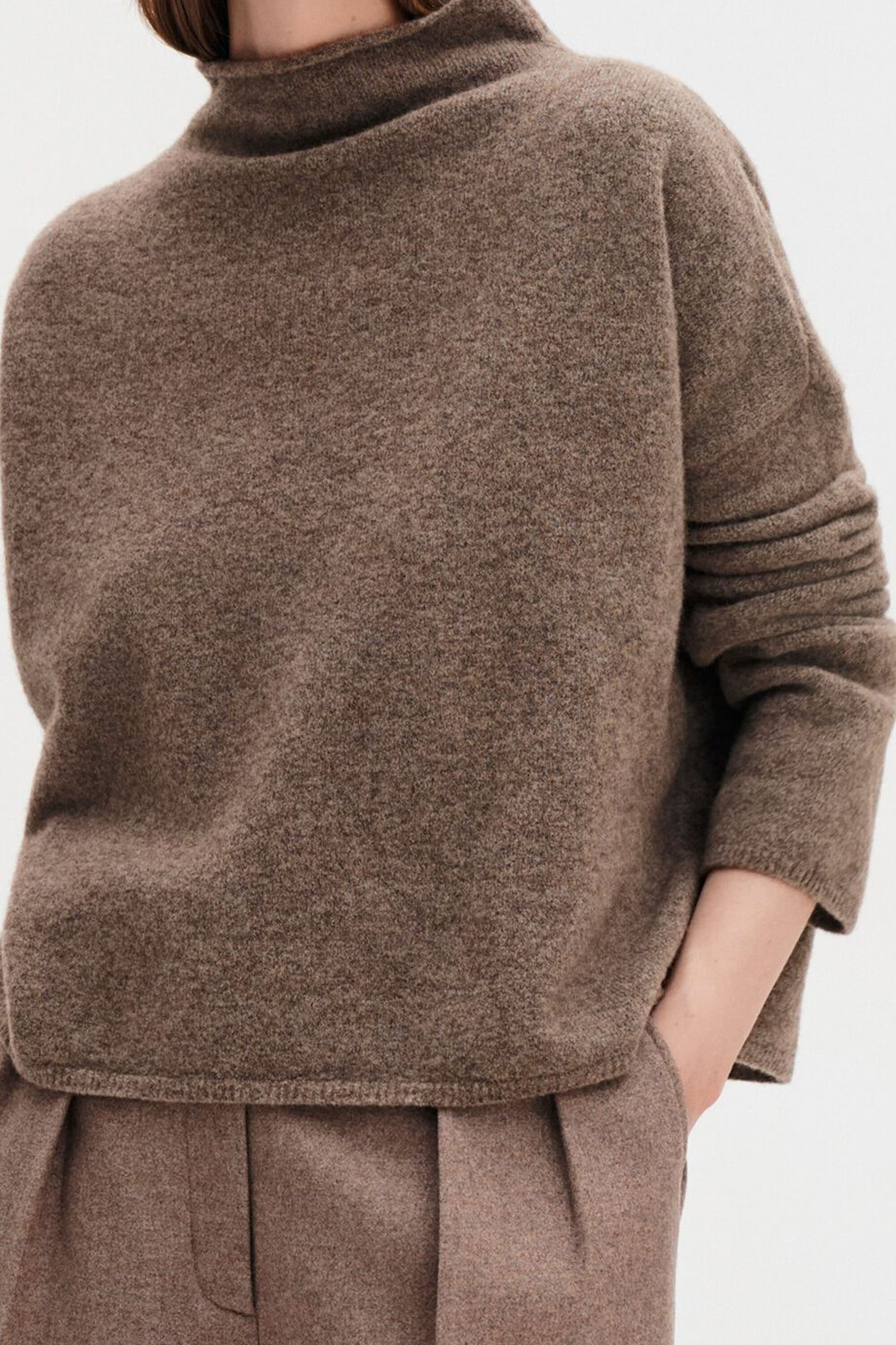 29610-9912-FilippaK-Mika-Yak-Funnelneck-Sweater-Taupe-1 1